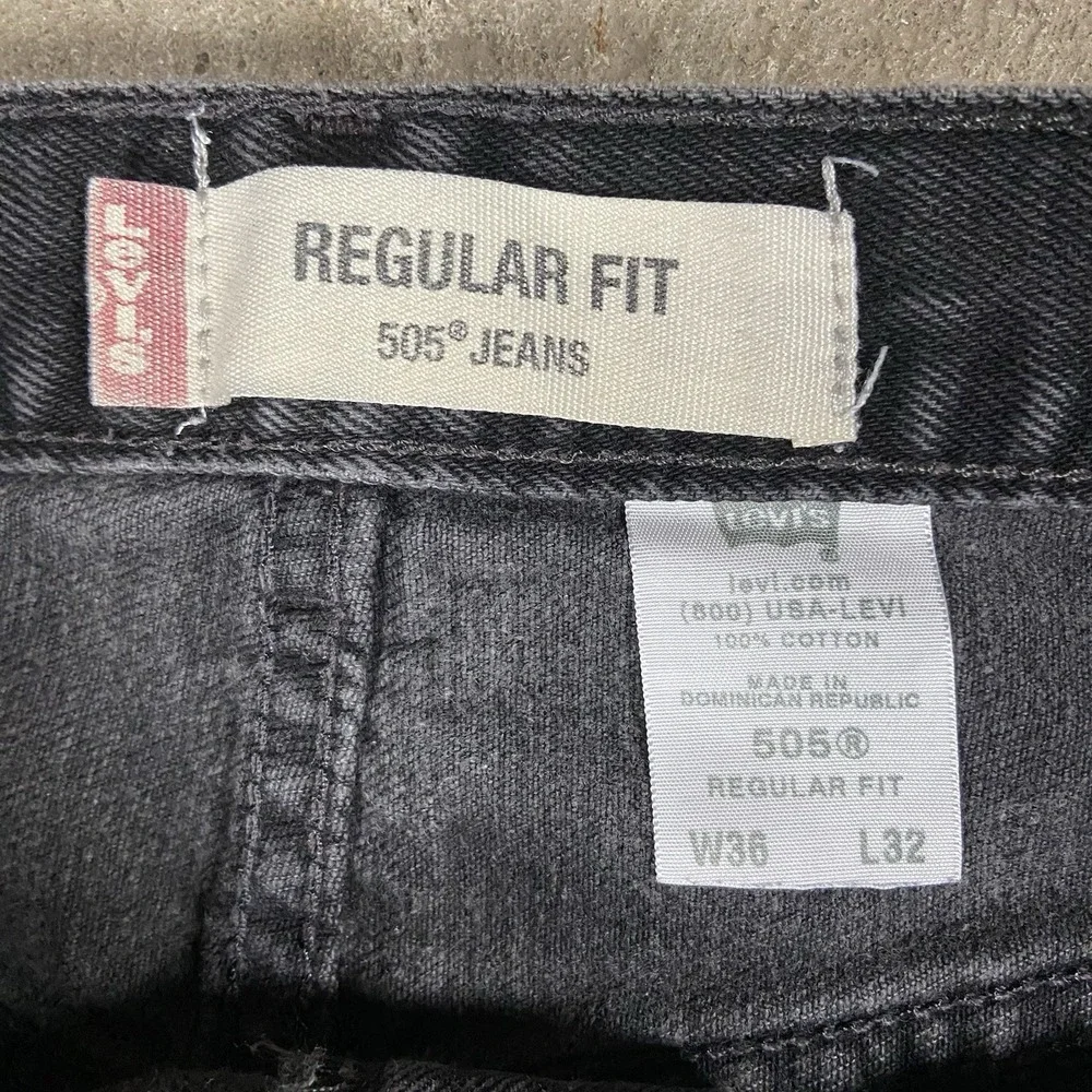 Vintage Levi's 505 Jeans Size 36x32 Black‎ Denim Classic Straight Leg Fit